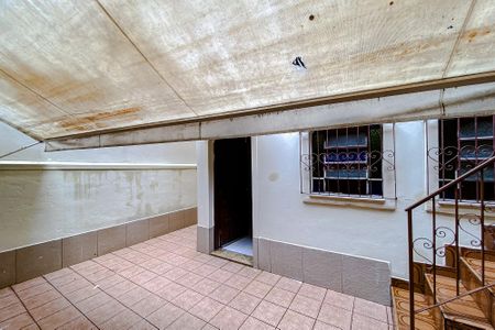 Casa à venda com 194m², 4 quartos e 2 vagas Casa à venda com 194m², 4 quartos e 2 vagasÁrea externa/Área de Serviço