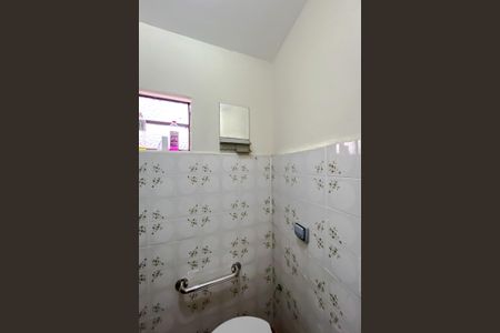 Casa à venda com 194m², 4 quartos e 2 vagas Casa à venda com 194m², 4 quartos e 2 vagasBanheiro de serviço