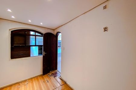 Casa à venda com 194m², 4 quartos e 2 vagas Casa à venda com 194m², 4 quartos e 2 vagasQuarto de Serviço