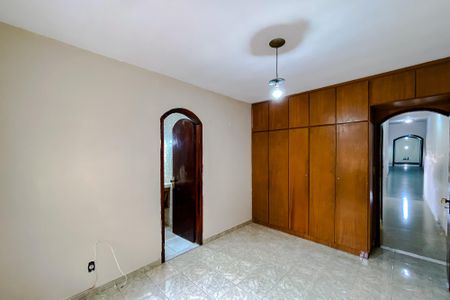 Casa à venda com 194m², 4 quartos e 2 vagas Casa à venda com 194m², 4 quartos e 2 vagasQuarto 3 - Suíte