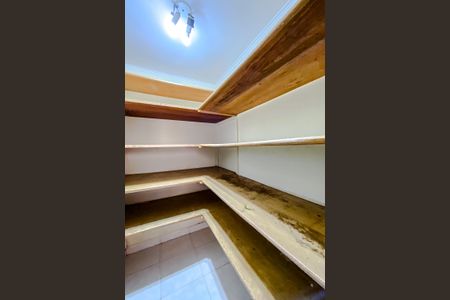 Casa à venda com 194m², 4 quartos e 2 vagas Casa à venda com 194m², 4 quartos e 2 vagasDespensa