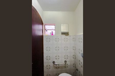 Casa à venda com 194m², 4 quartos e 2 vagas Casa à venda com 194m², 4 quartos e 2 vagasBanheiro de serviço