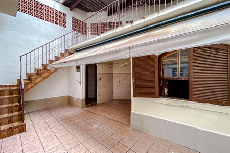 Casa à venda com 194m², 4 quartos e 2 vagas Casa à venda com 194m², 4 quartos e 2 vagasÁrea externa/Área de Serviço