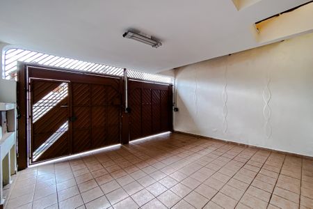 Casa à venda com 194m², 4 quartos e 2 vagas Casa à venda com 194m², 4 quartos e 2 vagasGaragem