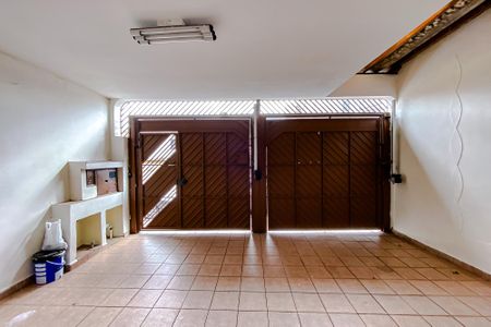 Casa à venda com 194m², 4 quartos e 2 vagas Casa à venda com 194m², 4 quartos e 2 vagasGaragem