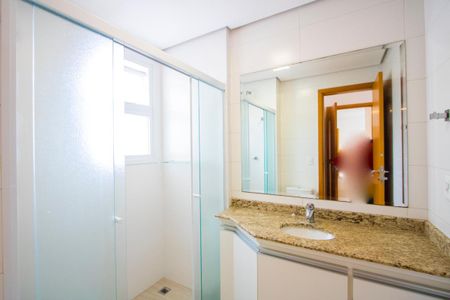 Apartamento para alugar com 67m², 2 quartos e 2 vagasBanheiro do quarto 1