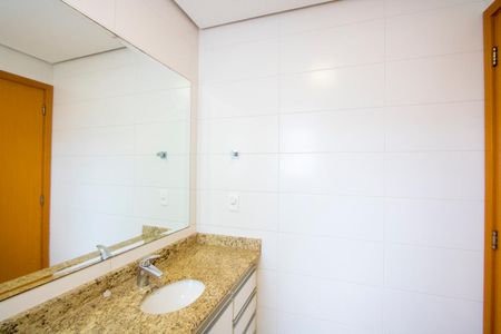 Apartamento para alugar com 67m², 2 quartos e 2 vagasBanheiro do quarto 1