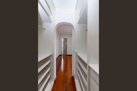 Apartamento para alugar com 139m², 3 quartos e 2 vagas Apartamento para alugar com 139m², 3 quartos e 2 vagasCloset da suíte