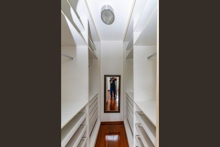 Apartamento para alugar com 139m², 3 quartos e 2 vagas Apartamento para alugar com 139m², 3 quartos e 2 vagasCloset da suíte