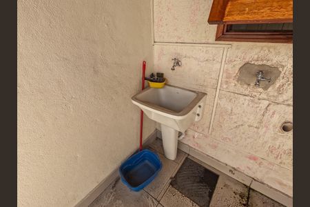 Casa de condomínio à venda com 70m², 2 quartos e 1 vagaQuintal