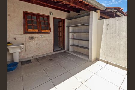 Casa de condomínio à venda com 70m², 2 quartos e 1 vagaQuintal