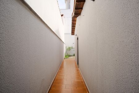 Casa à venda com 105m², 2 quartos e 2 vagasCorredor lateral