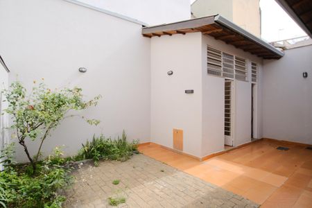 Casa à venda com 105m², 2 quartos e 2 vagasQuintal