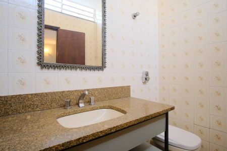 Casa à venda com 105m², 2 quartos e 2 vagasBanheiro Social