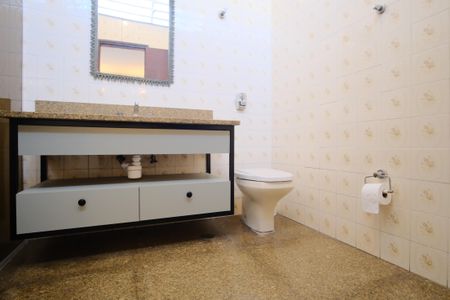 Casa à venda com 105m², 2 quartos e 2 vagasBanheiro Social