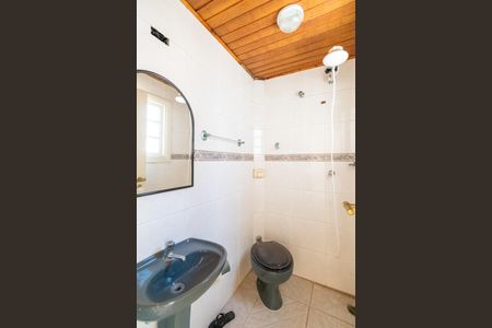 Casa à venda com 217m², 2 quartos e 2 vagasBanheiro de serviço