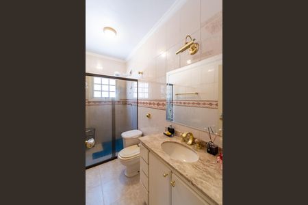 Casa à venda com 217m², 2 quartos e 2 vagasBanheiro da Suíte 2