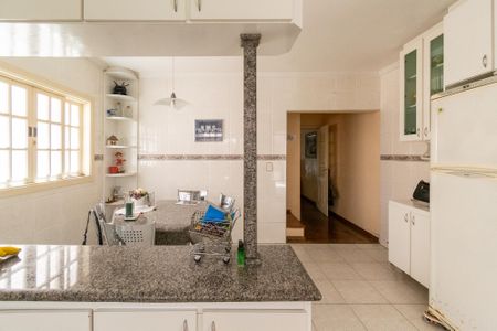 Casa à venda com 217m², 2 quartos e 2 vagasCozinha