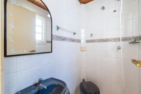 Casa à venda com 217m², 2 quartos e 2 vagasBanheiro de serviço