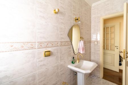 Casa à venda com 217m², 2 quartos e 2 vagasLavabo 