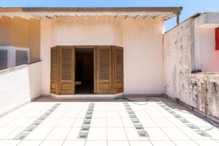 Casa à venda com 217m², 2 quartos e 2 vagasVaranda da Suíte 1