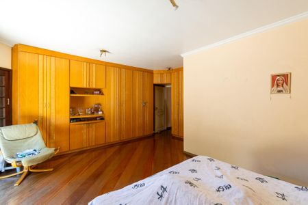 Casa à venda com 217m², 2 quartos e 2 vagasSuíte 1