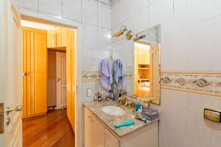 Casa à venda com 217m², 2 quartos e 2 vagasBanheiro da Suíte 1