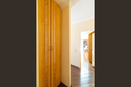 Casa à venda com 217m², 2 quartos e 2 vagasCorredor 