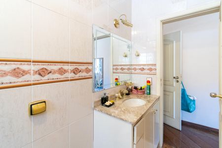 Casa à venda com 217m², 2 quartos e 2 vagasBanheiro da Suíte 2