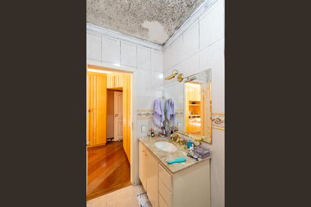 Casa à venda com 217m², 2 quartos e 2 vagasBanheiro da Suíte 1