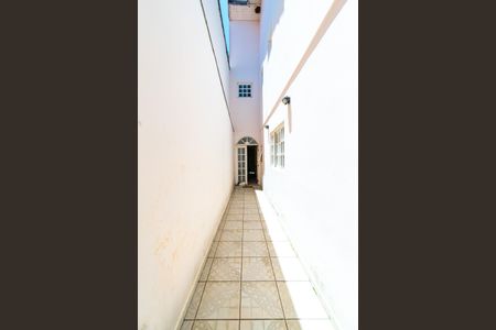 Casa à venda com 217m², 2 quartos e 2 vagasCorredor Externo 