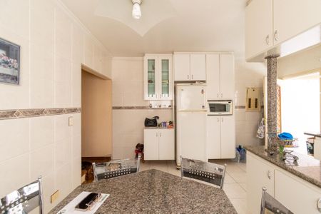 Casa à venda com 217m², 2 quartos e 2 vagasCozinha