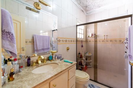 Casa à venda com 217m², 2 quartos e 2 vagasBanheiro da Suíte 1