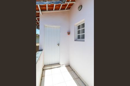 Casa à venda com 217m², 2 quartos e 2 vagasEntrada do Quarto de Serviço
