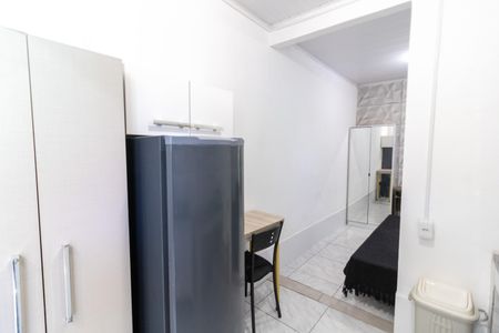 Sala/Cozinha de kitnet/studio para alugar com 1 quarto, 21m² em São José, Porto Alegre