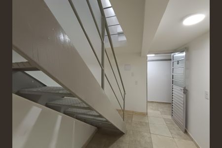 Studio para alugar com 55m², 1 quarto e sem vaga Studio para alugar com 55m², 1 quarto e sem vagaEscada