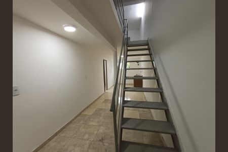 Studio para alugar com 55m², 1 quarto e sem vaga Studio para alugar com 55m², 1 quarto e sem vagaEscada