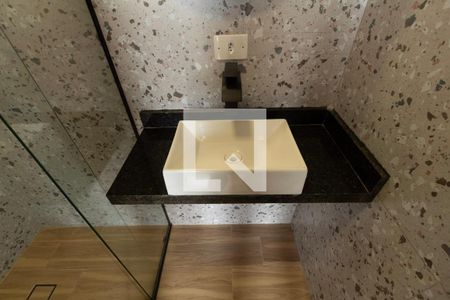 Banheiro de apartamento para alugar com 1 quarto, 28m² em Vila Carvalho, Sorocaba