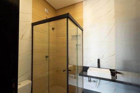 Banheiro Social de kitnet/studio para alugar com 1 quarto, 28m² em Vila Carvalho, Sorocaba