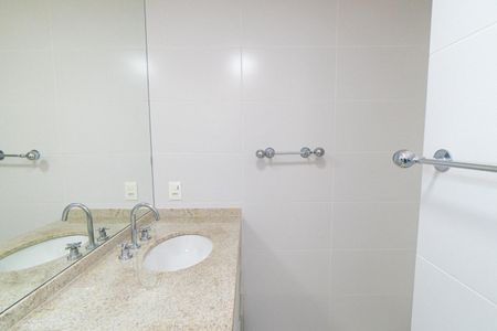 Apartamento para alugar com 65m², 2 quartos e 2 vagas Apartamento para alugar com 65m², 2 quartos e 2 vagasBanheiro da Suíte