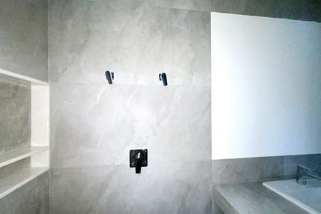 Apartamento à venda com 190m², 3 quartos e 3 vagas Apartamento à venda com 190m², 3 quartos e 3 vagasBanheiro da Suíte 2