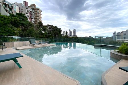 Apartamento à venda com 190m², 3 quartos e 3 vagas Apartamento à venda com 190m², 3 quartos e 3 vagasÁrea comum - Piscina