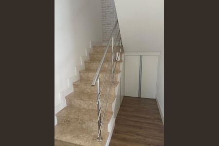 Casa de condomínio à venda com 200m², 4 quartos e 4 vagas Casa de condomínio à venda com 200m², 4 quartos e 4 vagasCorredor