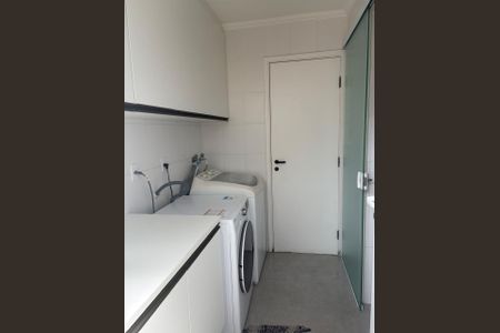 Casa de condomínio à venda com 200m², 4 quartos e 4 vagas Casa de condomínio à venda com 200m², 4 quartos e 4 vagasLavanderia