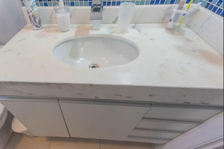 Casa à venda com 180m², 3 quartos e 3 vagas Casa à venda com 180m², 3 quartos e 3 vagasBanheiro