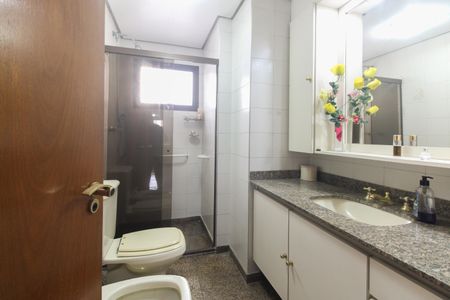 Apartamento à venda com 122m², 3 quartos e 2 vagas Apartamento à venda com 122m², 3 quartos e 2 vagasBanheiro Social