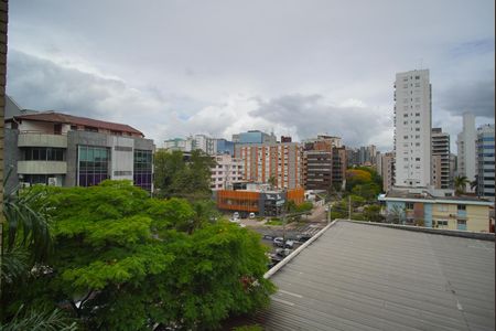 Varanda - Vista de apartamento à venda com 4 quartos, 155m² em Petrópolis, Porto Alegre