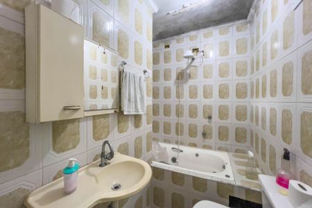 Casa à venda com 300m², 3 quartos e 2 vagasBanheiro do quarto 1