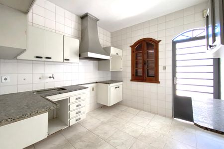 Casa para alugar com 364m², 3 quartos e 2 vagas Casa para alugar com 364m², 3 quartos e 2 vagasCozinha