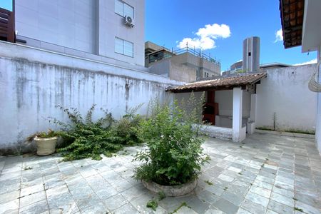 Casa para alugar com 364m², 3 quartos e 2 vagas Casa para alugar com 364m², 3 quartos e 2 vagasQuintal